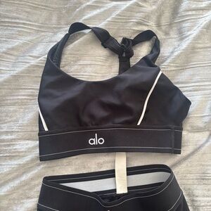 ALO Yoga Black Leggings with White Detailing and bottom only worn twice xs